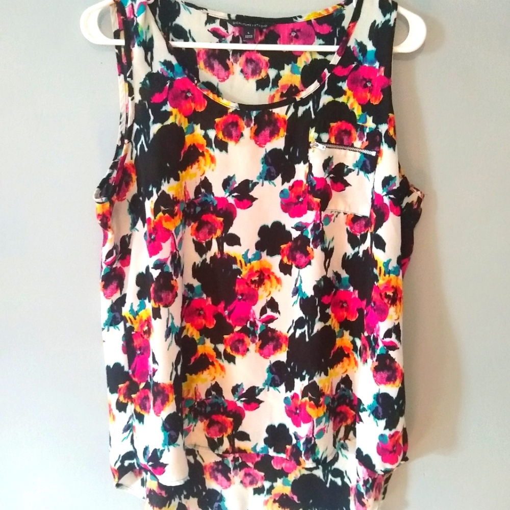 Floral sleeveless top with zipper detail